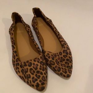 KAARI Blue leopard flats